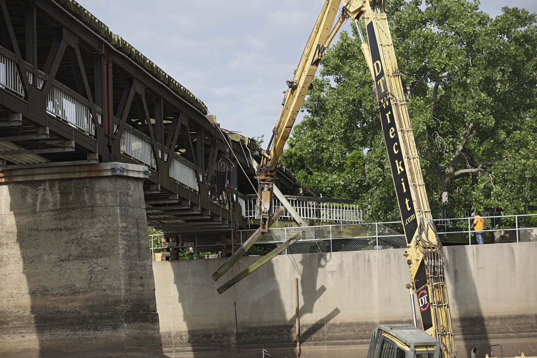Pedestrian Bridge Demolish